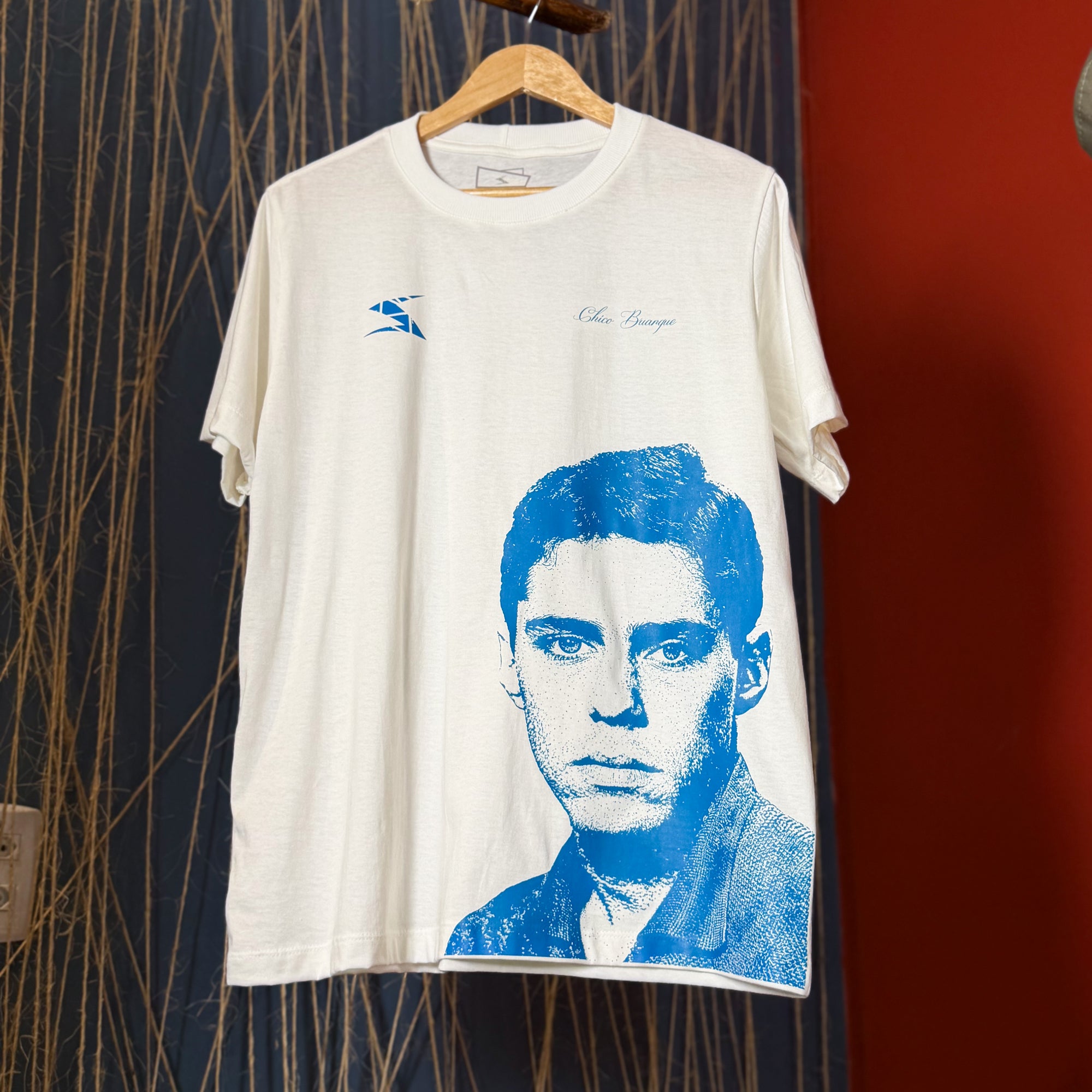 Camisa Chico Buarque (Coleção Artistas) Frente e Costa - Regular/ Oversized