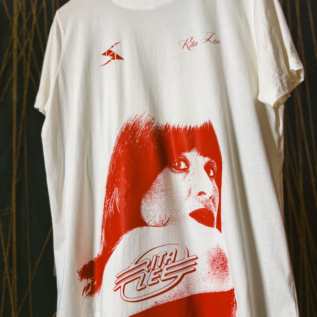 Camisa Rita Lee (Coleção Artistas) - Frente e Costa - Regular/ Oversized